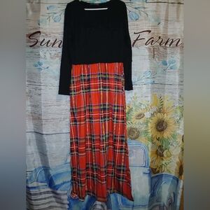 Elegant Black and Red Plaid Maxi Dress